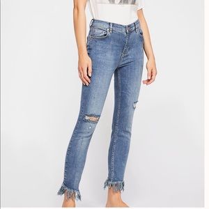 Free People size 31 frayed skinny jeans